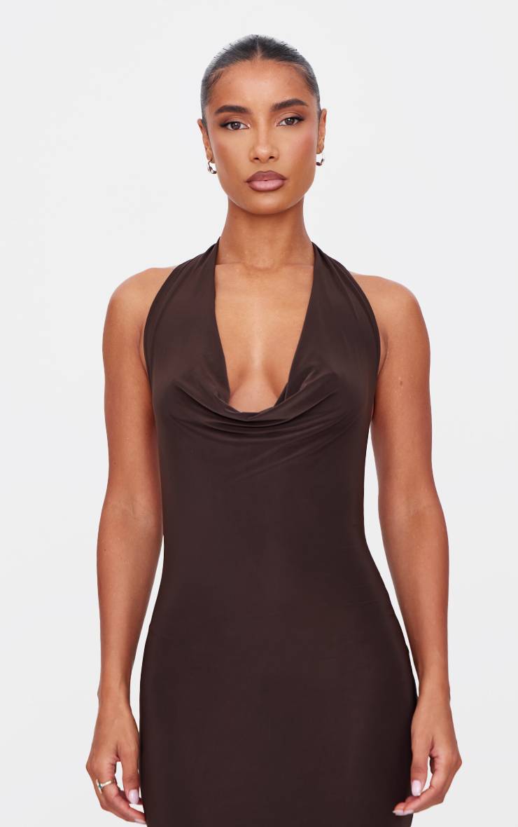 Chocolat Robe Longue Toucher Doux Col Bénitier Détail Dos Torsadé