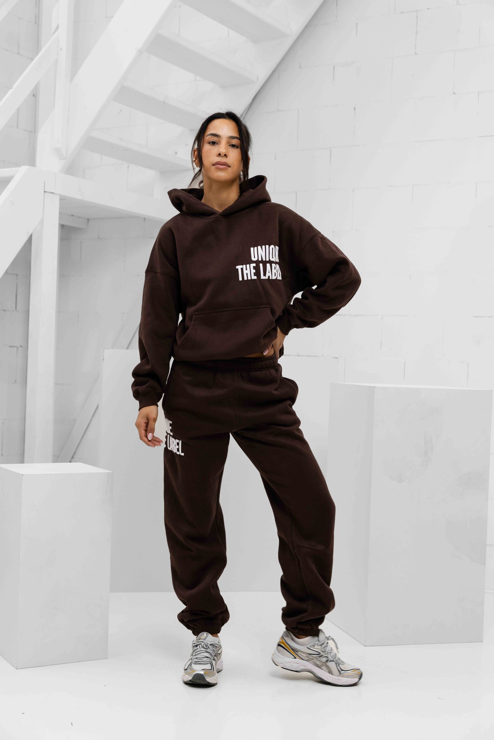 Unique The Label Elyana Trainingspak Dames Donkerbruin