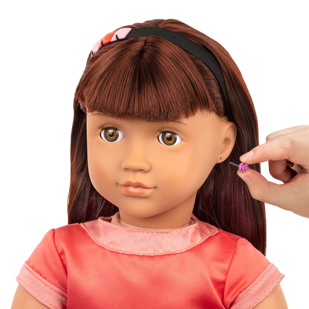 Our Generation Schmuckpuppe Adelita mit durchstochenen Ohren