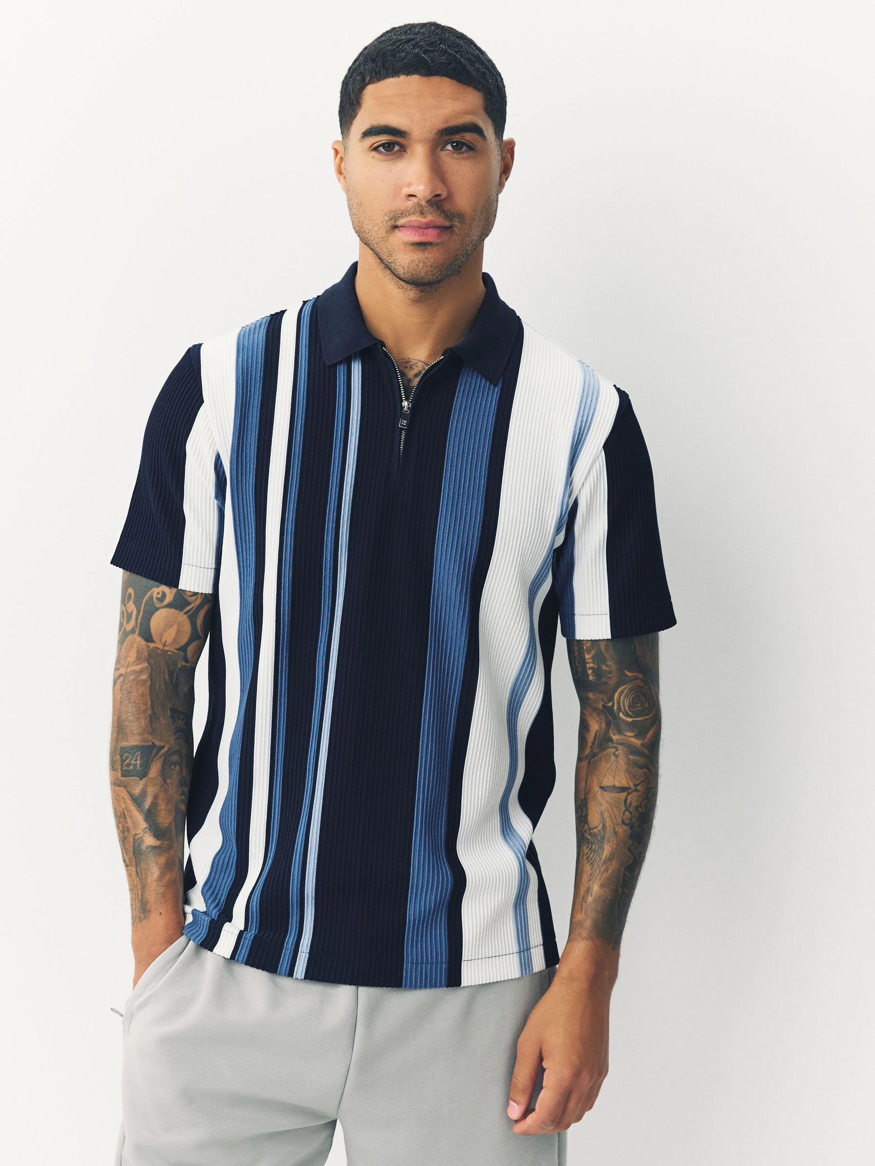 Marineblauw - Verticaal gestreepte polo met korte rits