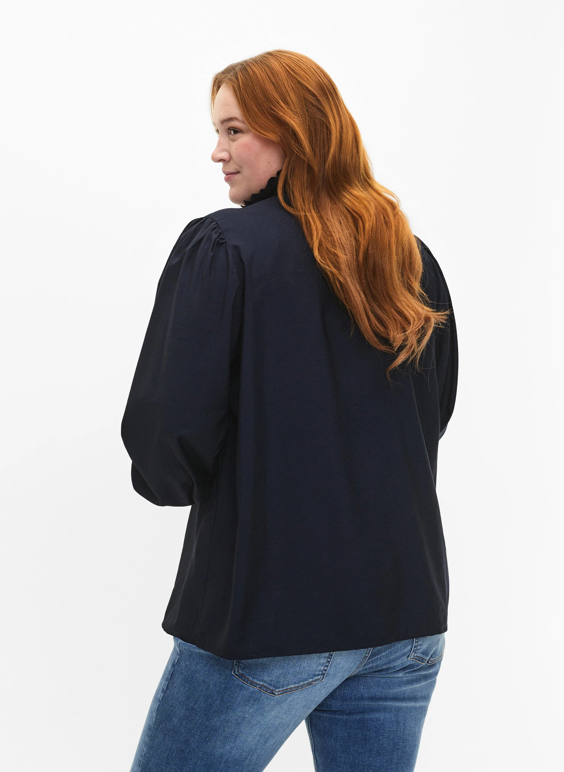 Skjortebluse i viskose med flæser