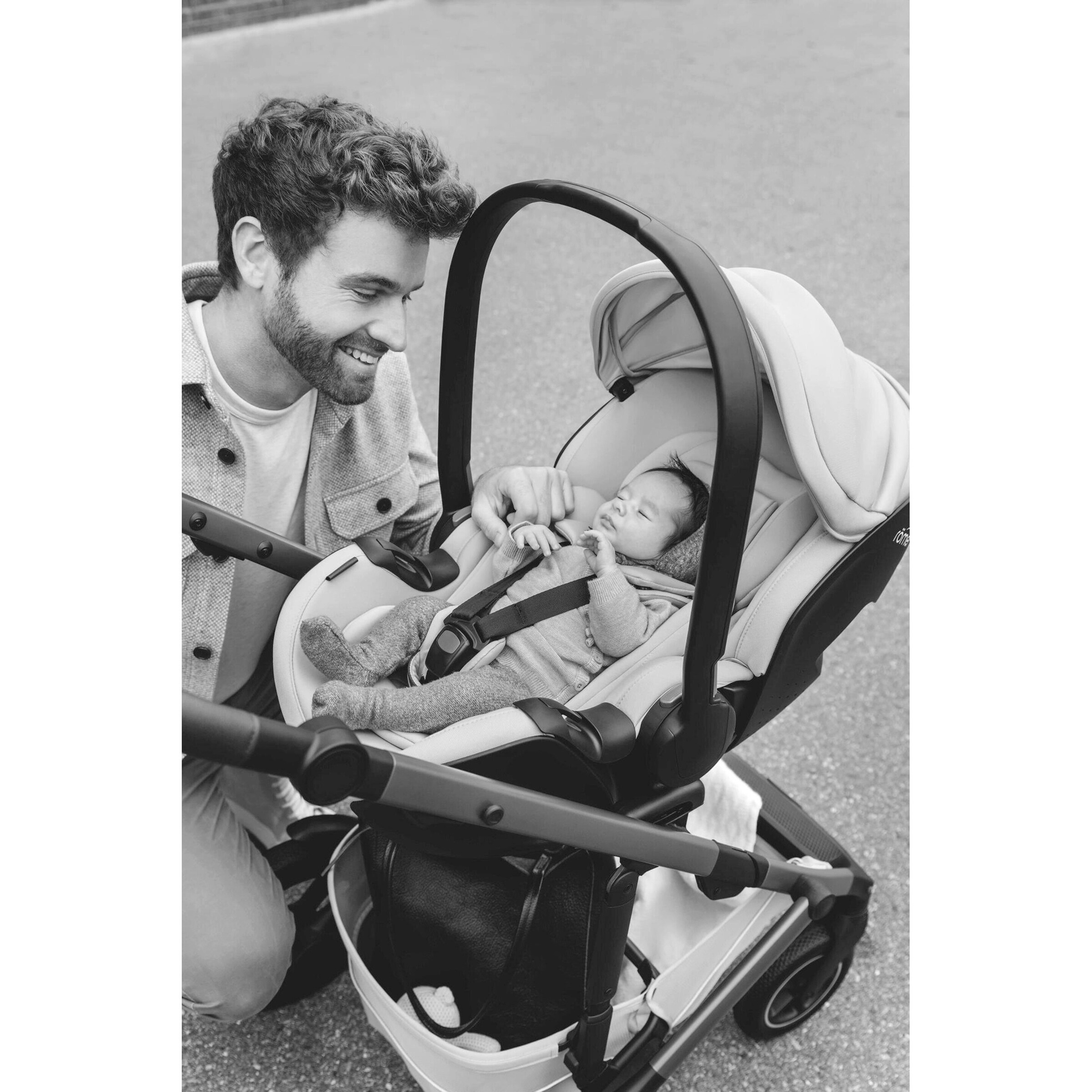 Britax Römer Babyschale BABY-SAFE PRO i-SIZE inkl. Isofix-Basis VARIOBASE 5Z night blue