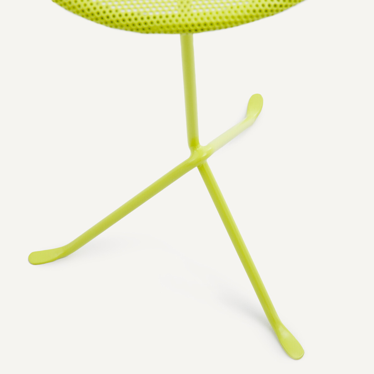 OTTO STUDIO PARA AM.PM<br>Mesa lateral em ferro perfurado, A50 cm, Joy