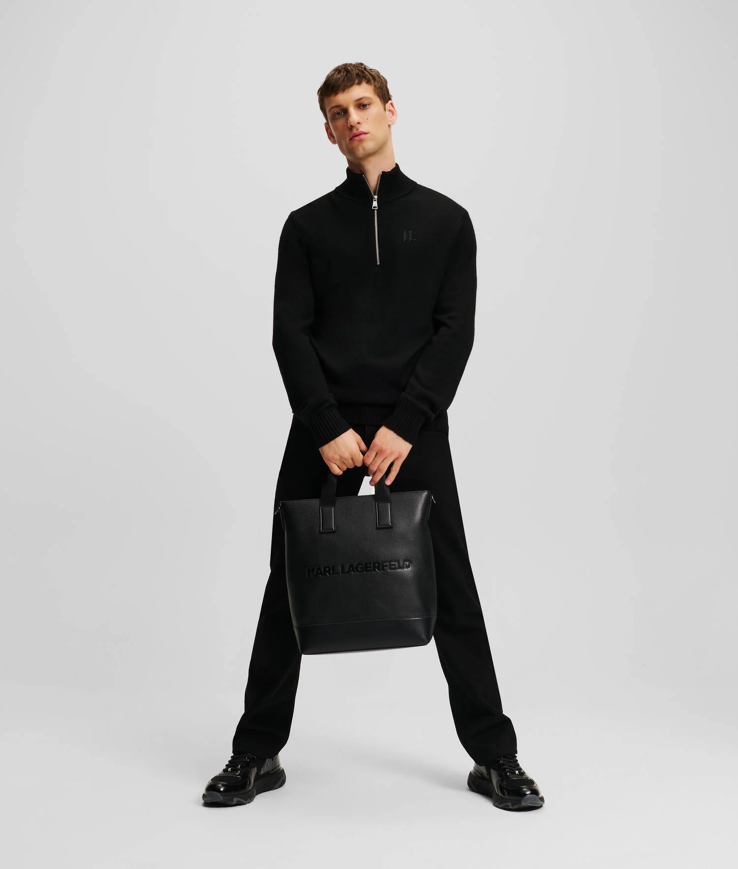 PULL À COL ROULÉ AVEC DEMI-ZIP