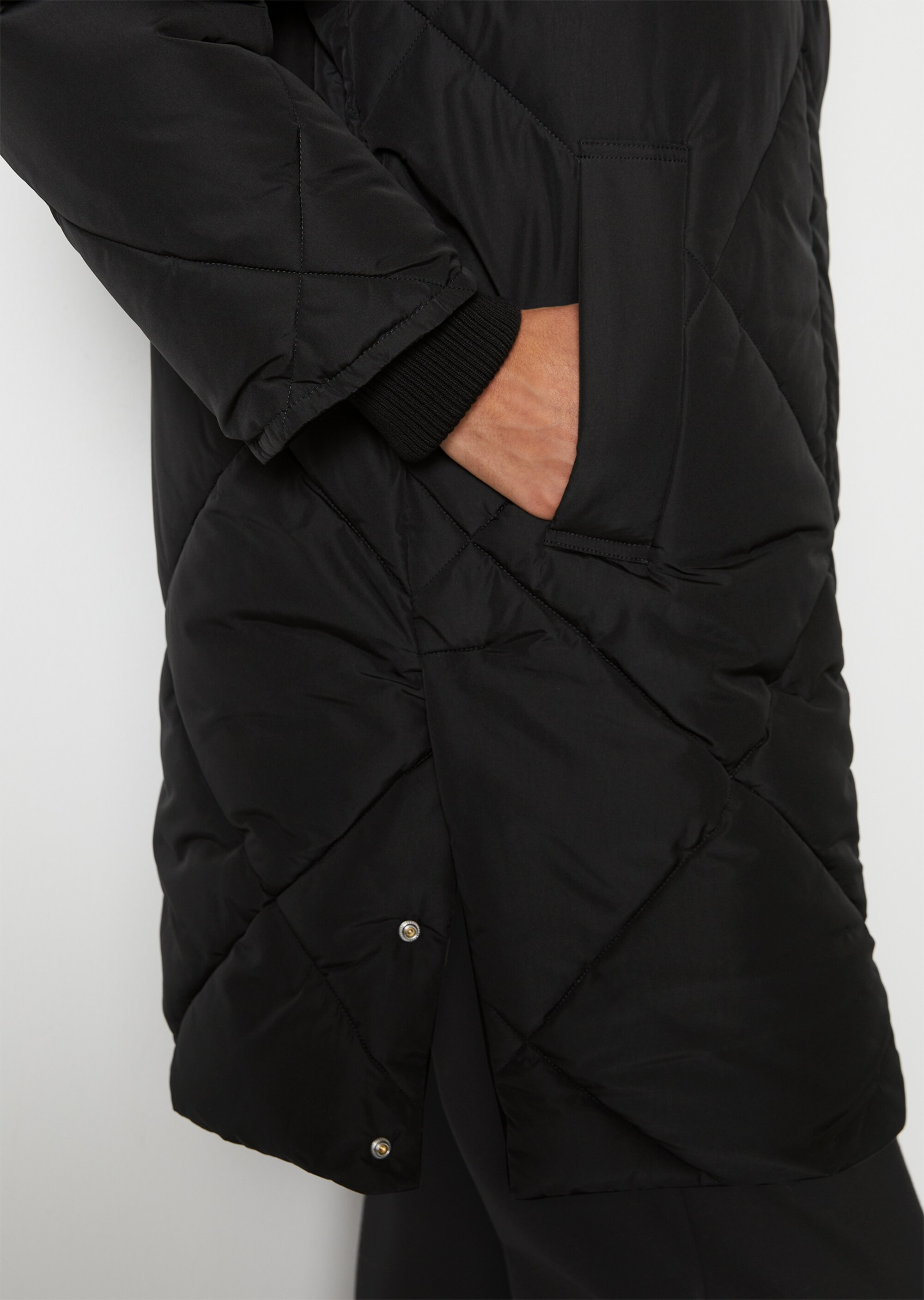 Lange Pufferjacke relaxedaus recycelten Materialien