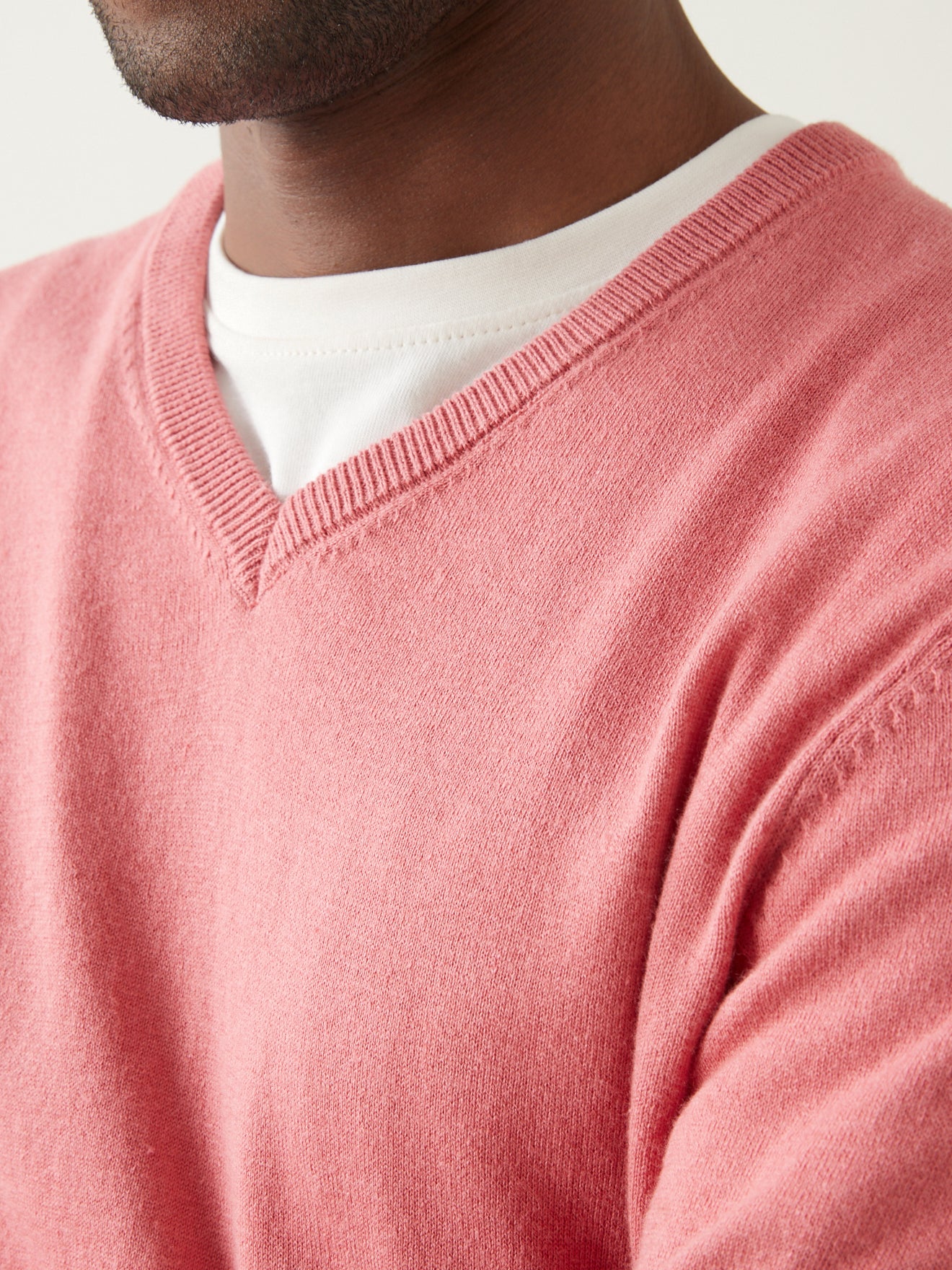 Pull col V homme coton, soie et cachemire