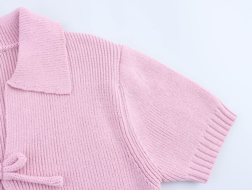 Avauntgardo - Kort vest met V-hals, kraag, strik aan de voorkant en effen cropped mouwen