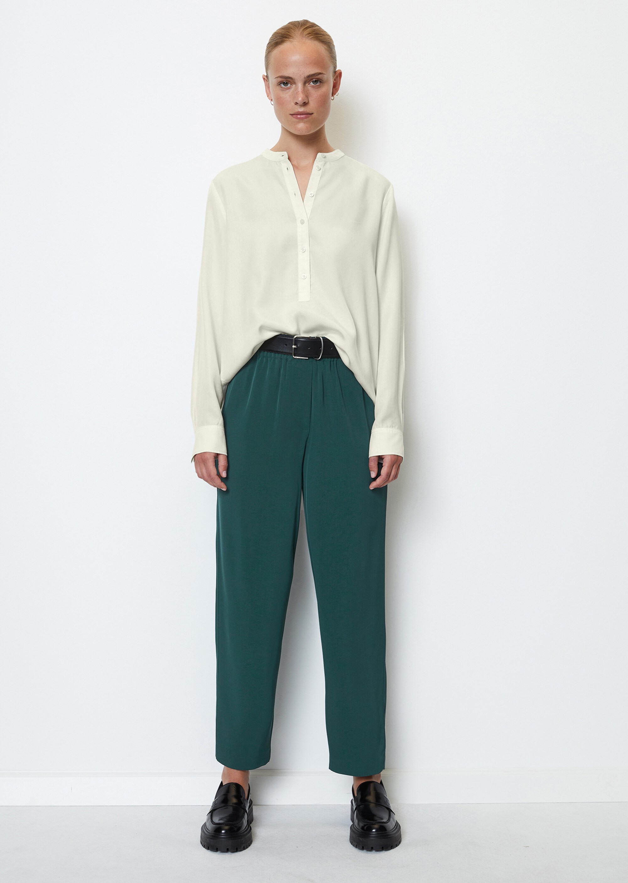 Barrel-Schlupfhose mit elastischem Bund aus fließendem Viskose-Mix-Twill