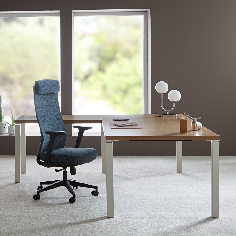 Bureau d'angle Manager Eden plateau chêne clair L 200 x P 200 cm avec retour suspendu piètement métal