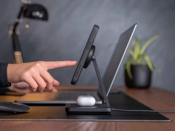 Quad Lock Dual Desktop Wireless MAG Charger