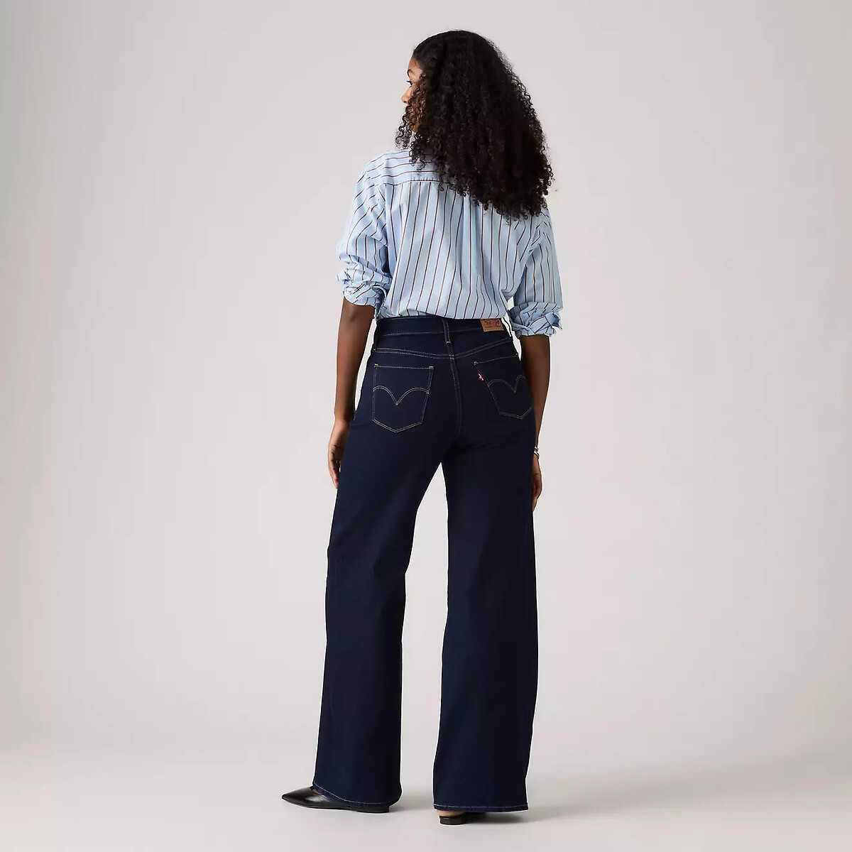 Calça Jeans Levi's 318 Modeladora de Pernas Largas