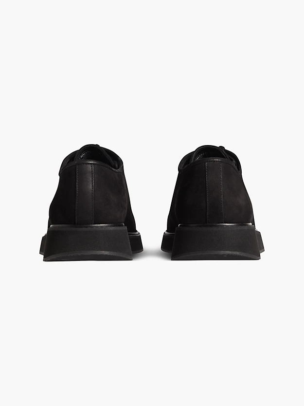 Sapatos de couro com cadarço