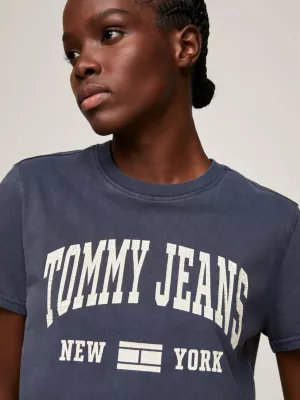 Camiseta com o logo da universidade
