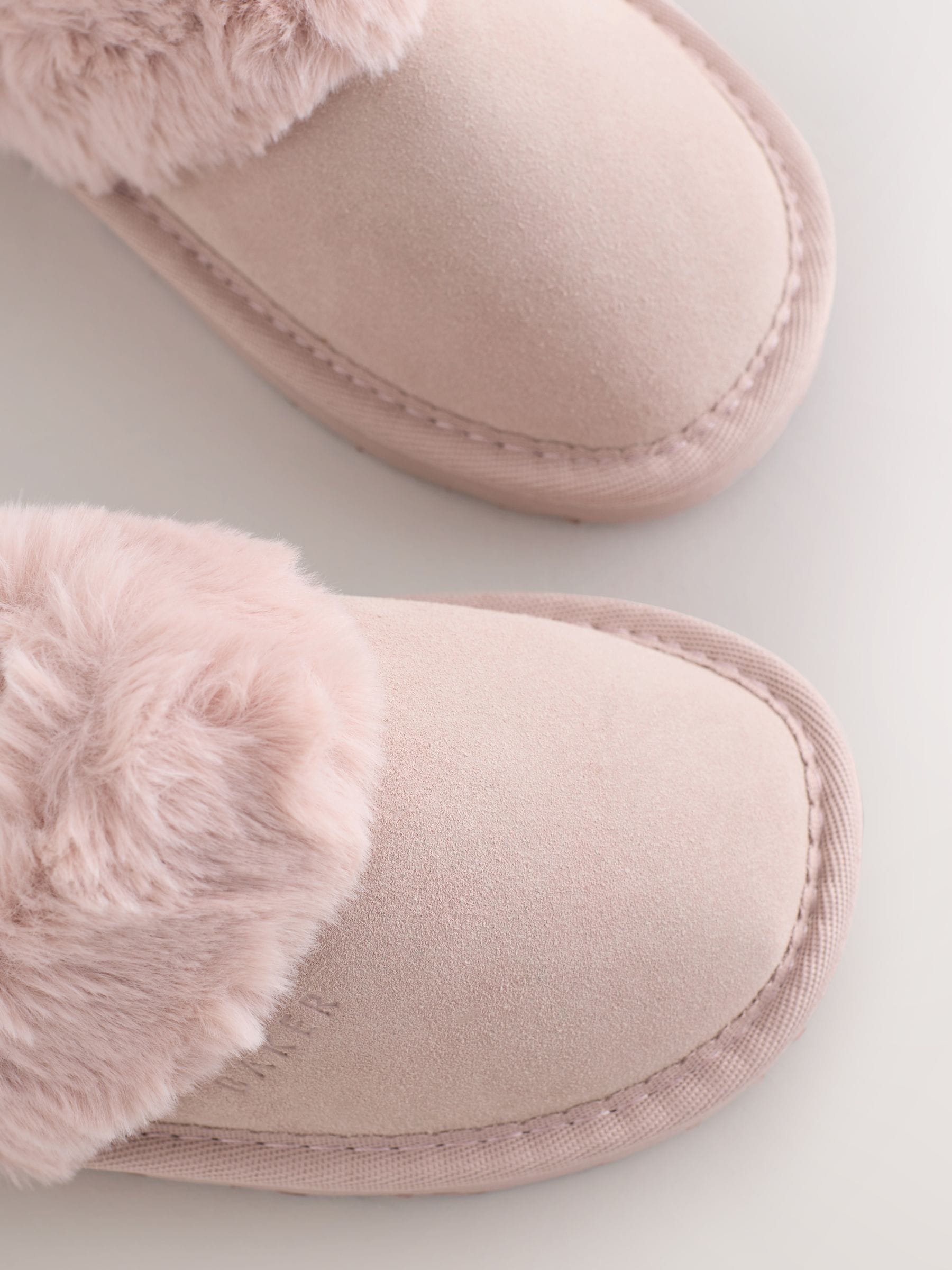 Roze - Baker by Ted Baker Girls Suede Faux Fur Mule Slippers with Bow