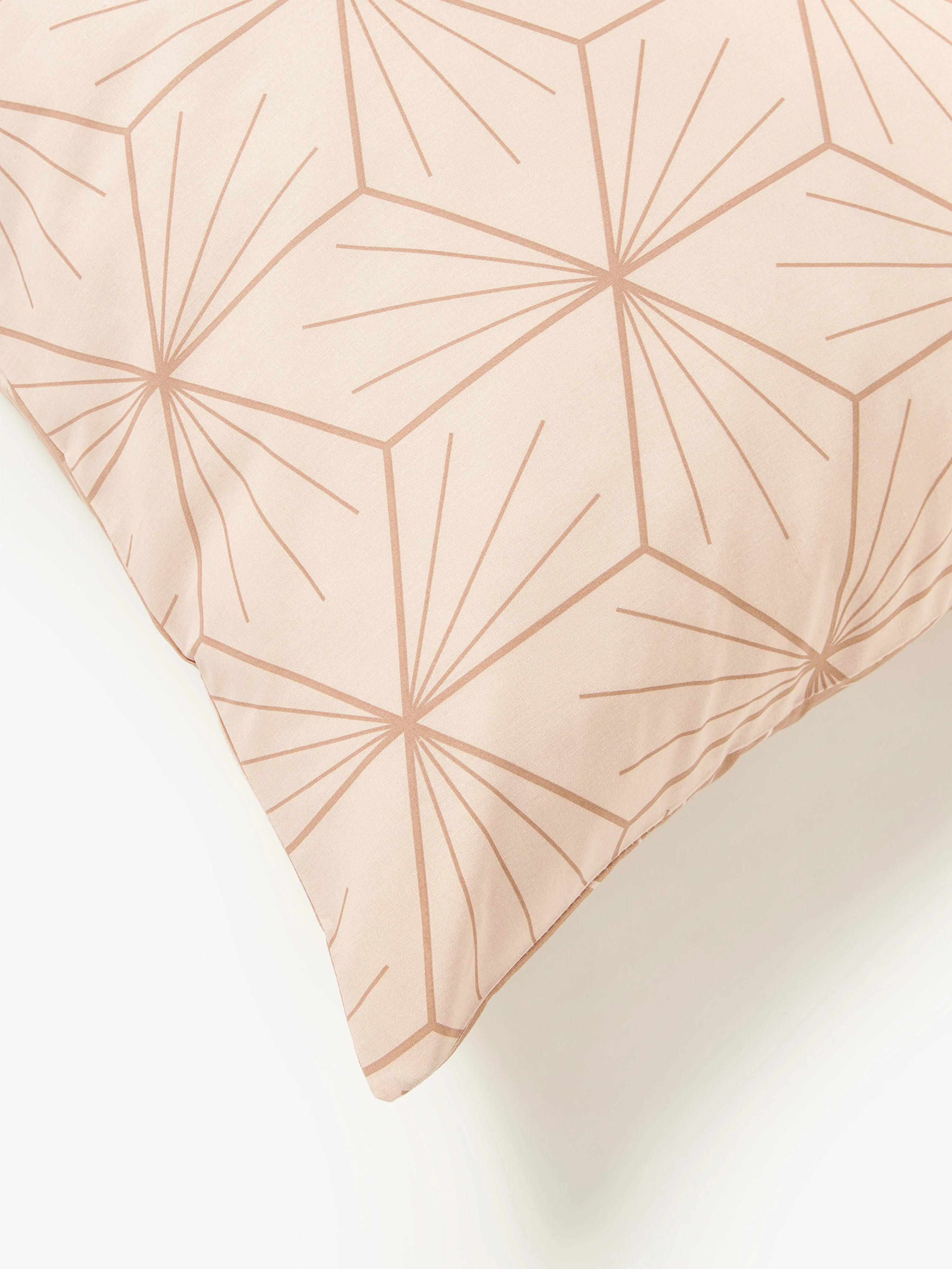 Dubbelzijdige kussenhoes Ilda met geometrische print