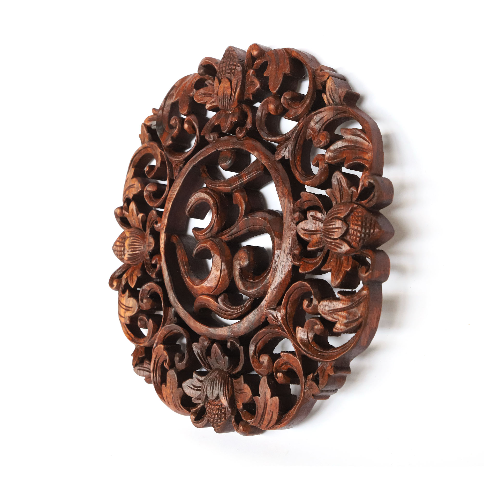 Holzrelief 'OM', handgeschnitzt, Ø 30 cm, L 3 cm von fischer's lagerhaus