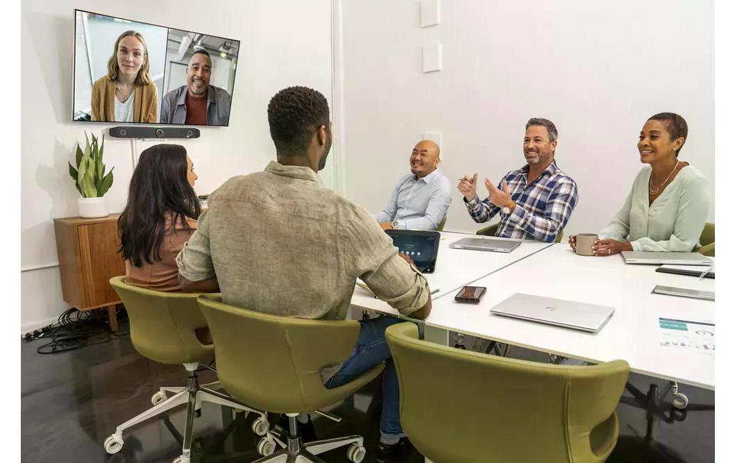 Poly Studio X52 Video Collaboration Bar 4K/UHD 30 fps<br>All-in-One-Videobar für mittelgrosse Meetingräume