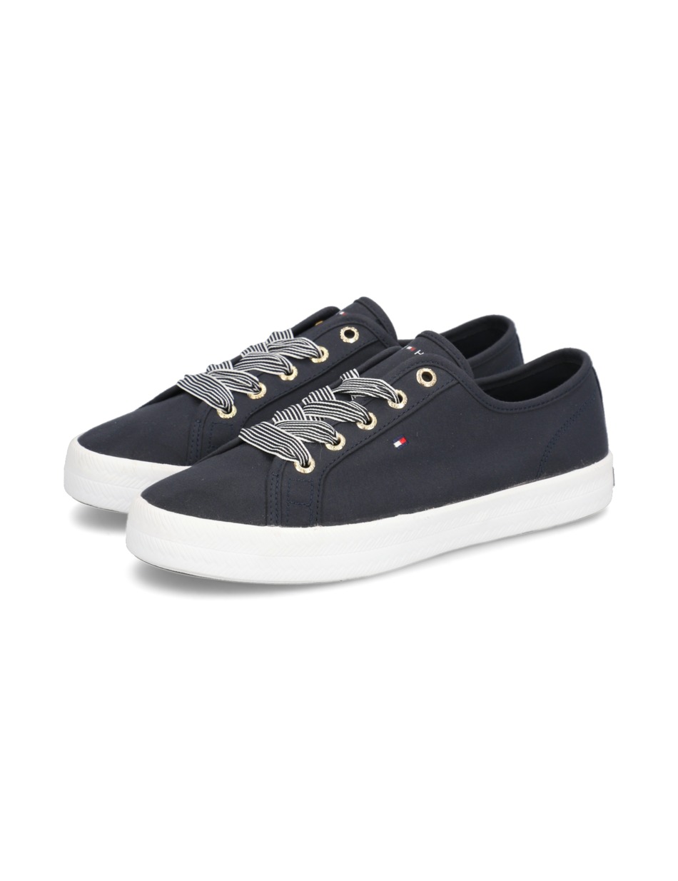 ESSENTIAL NAUTICAL SNEAKER