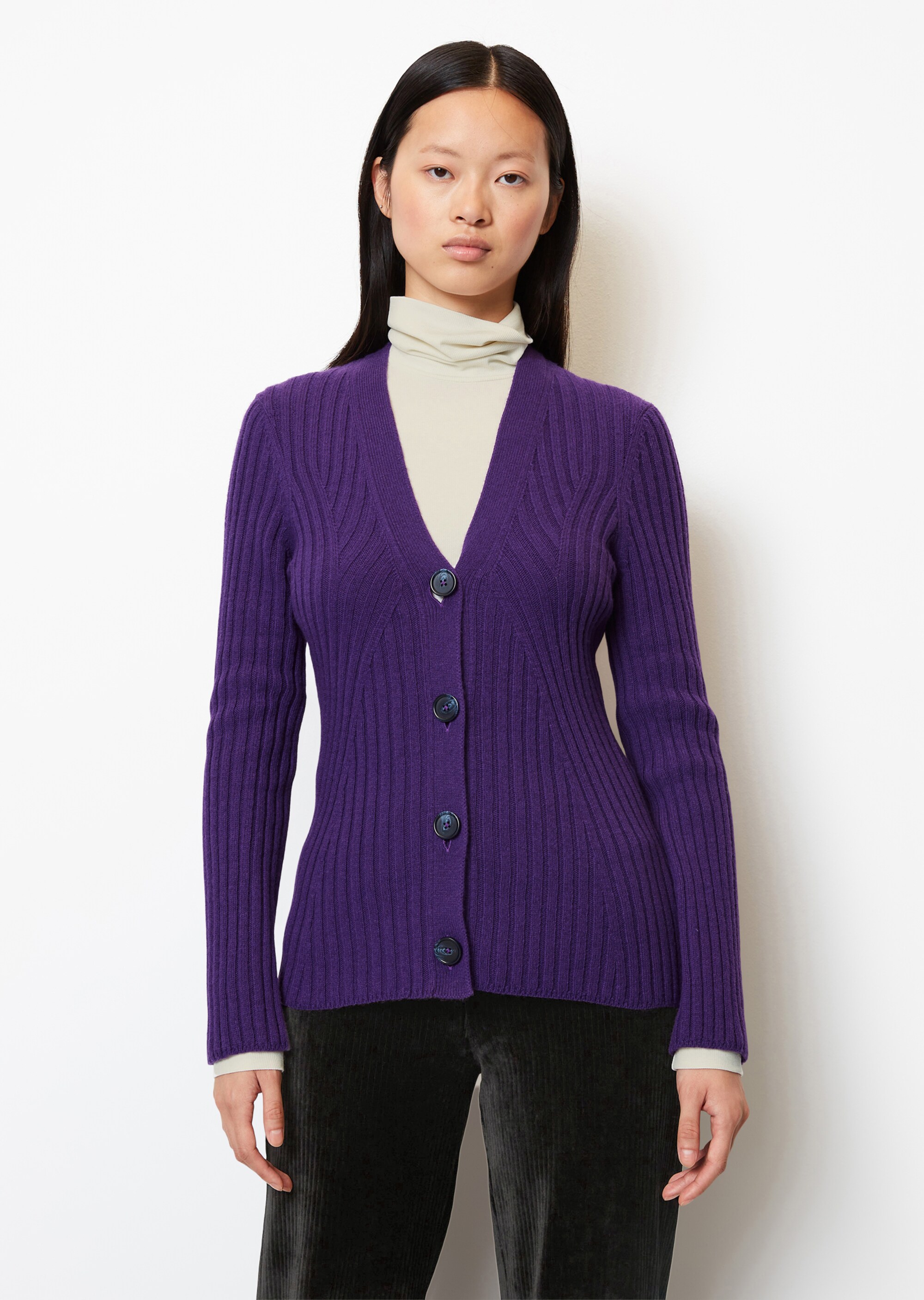 V-Neck-Cardigan fittedmit Fully fashioned Details