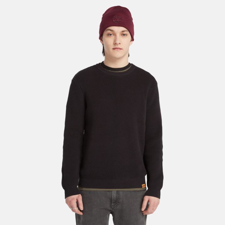 Suéter masculino de gola redonda com pregas para dentro, na cor preta.