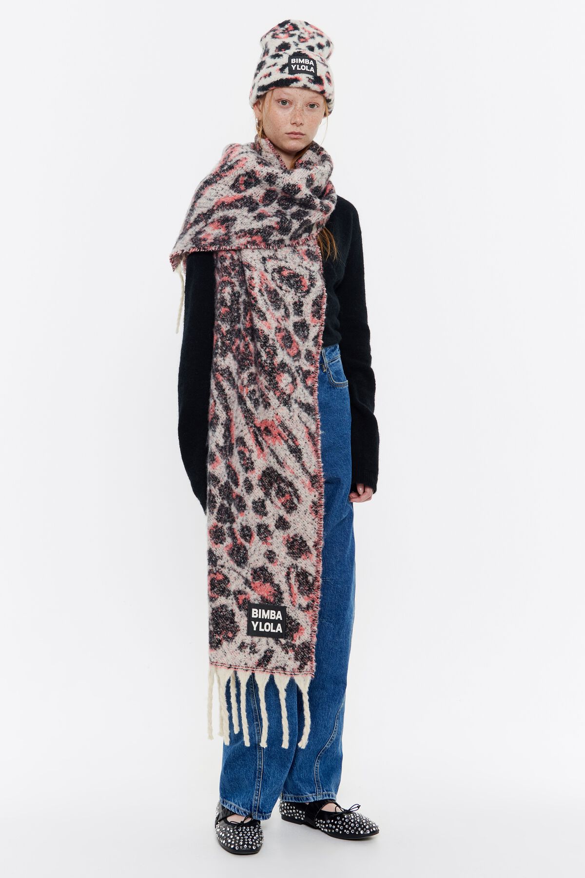 Lenço em jacquard escovado com estampa animal natural