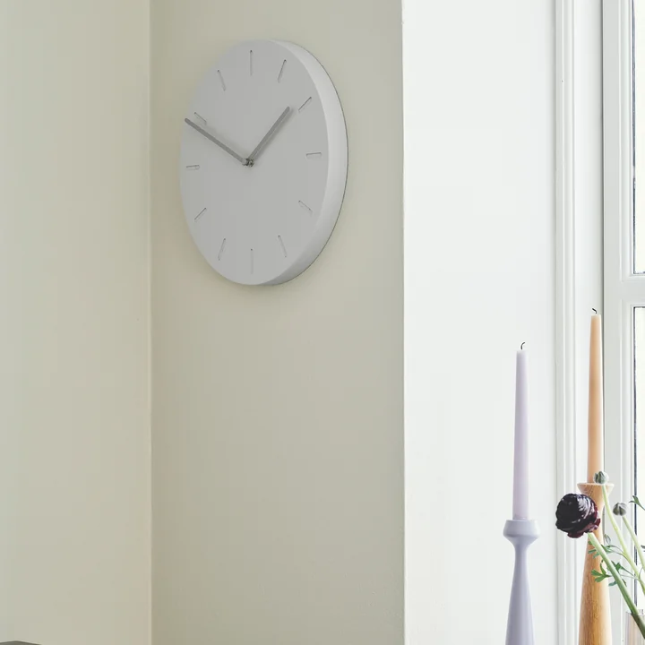 applicata - Watch:Out Wanduhr, Eiche natur / Messing