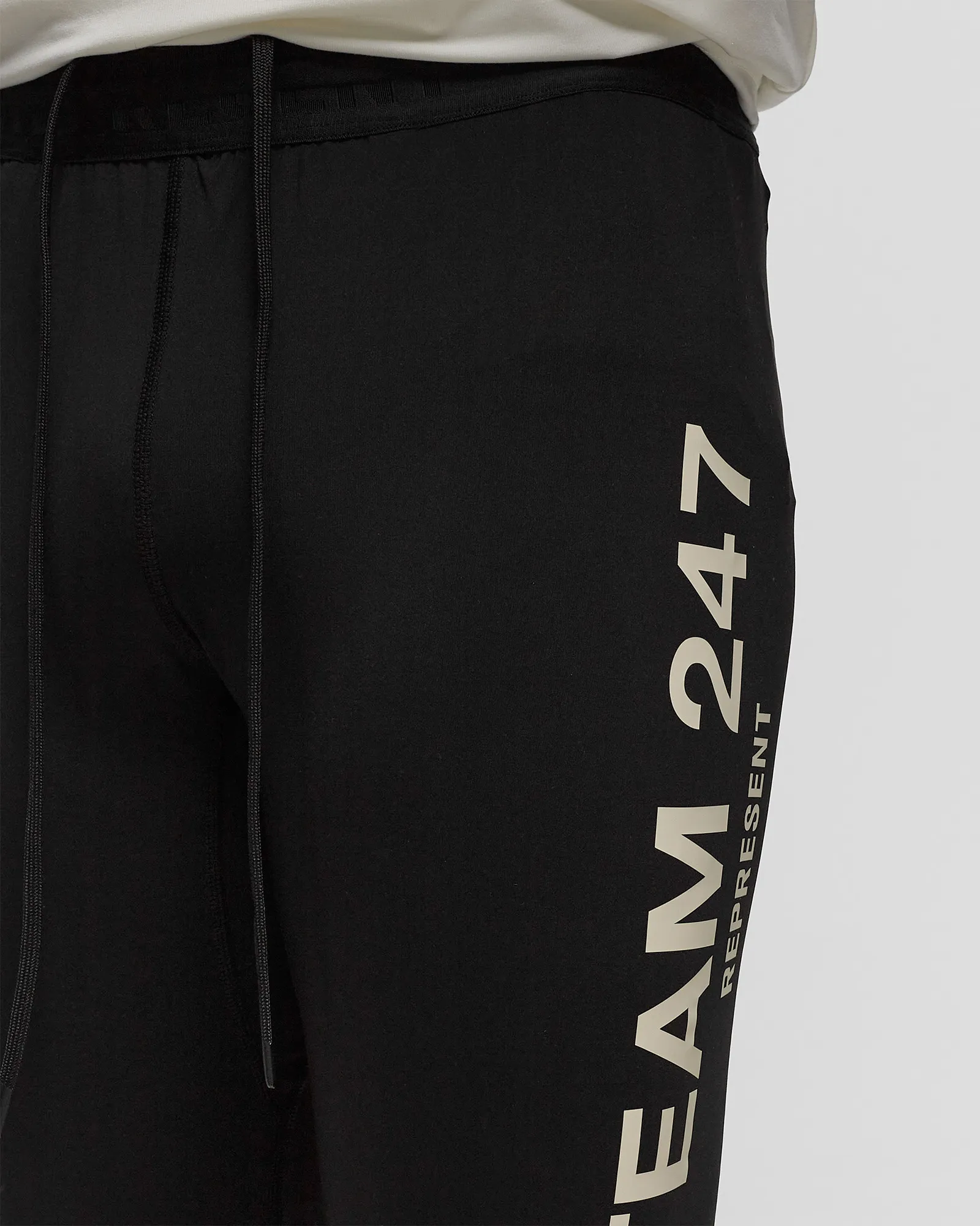 Represent TEAM 247 LEGGING SHORT
