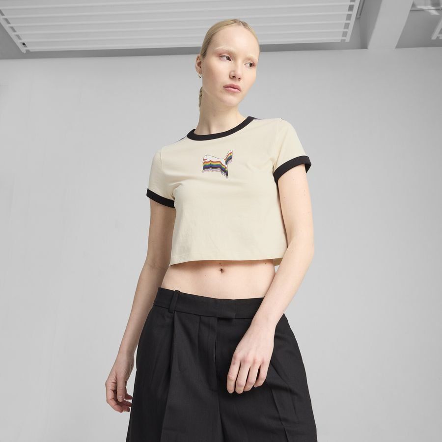 Puma EQUAL LOVE CONFEDERATION Kurzes figurbetontes T-Shirt mit Grafik