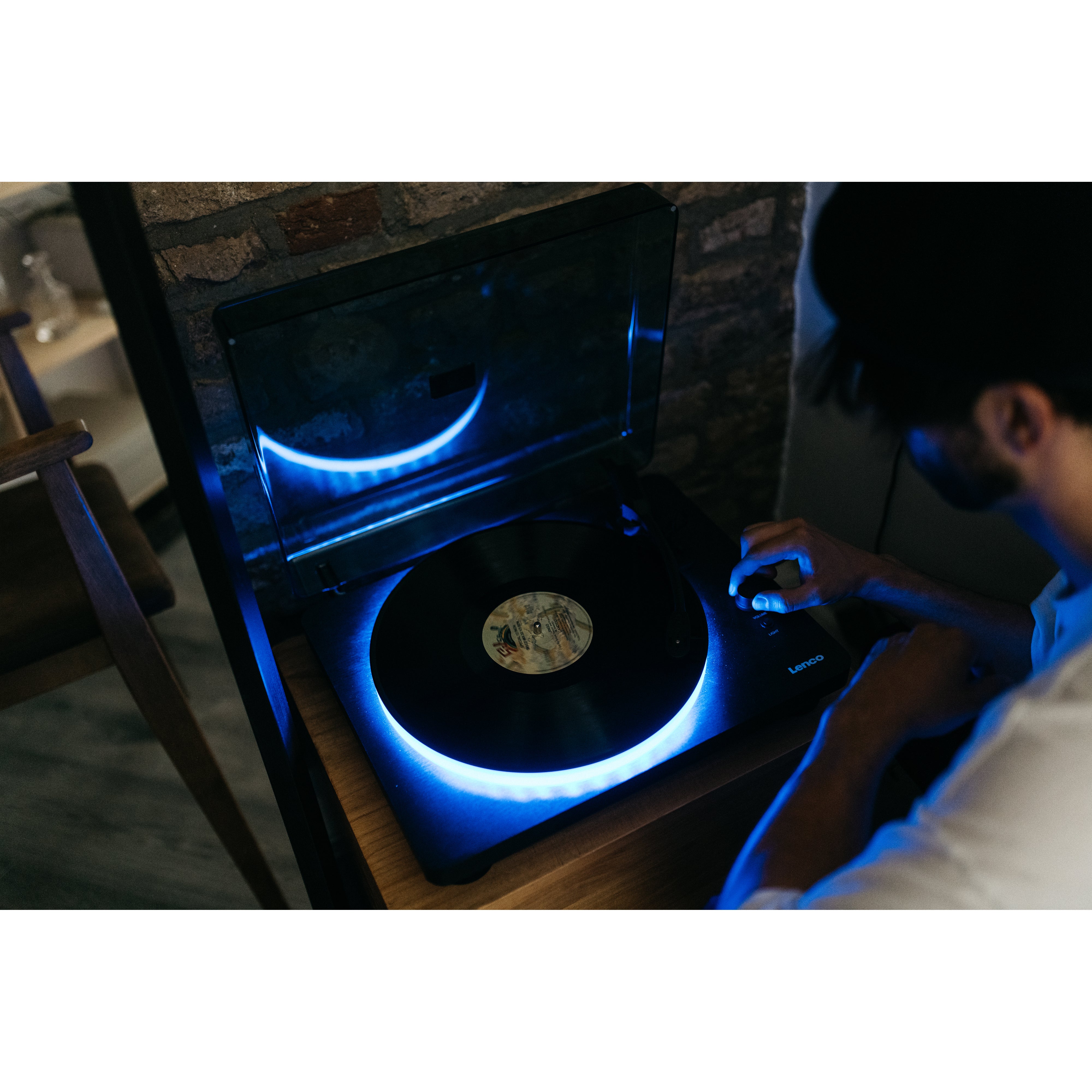 Lenco LS-50LED zwarte platenspeler met LED-verlichting