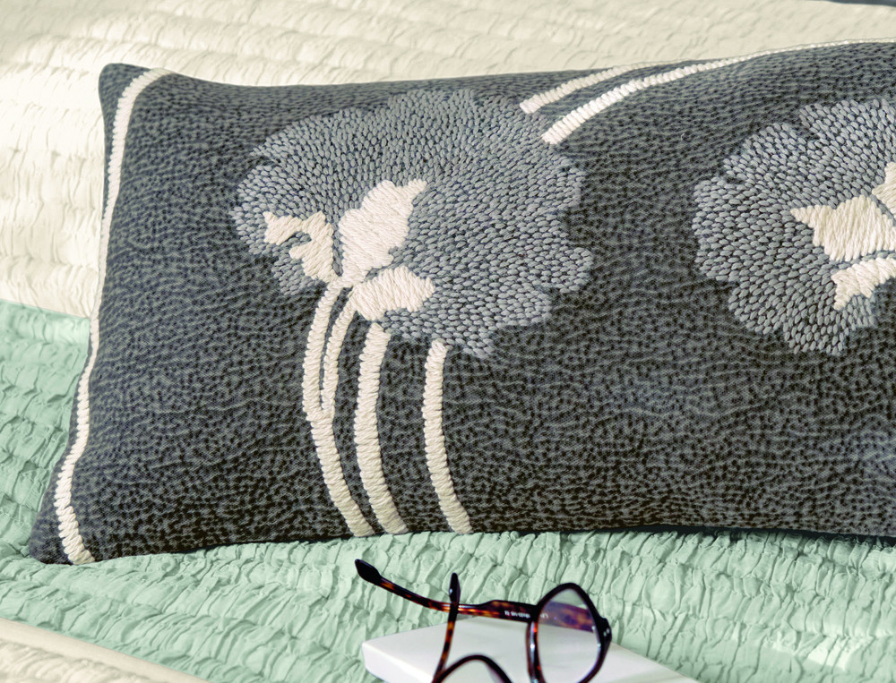 Coussin brodé-Allégro