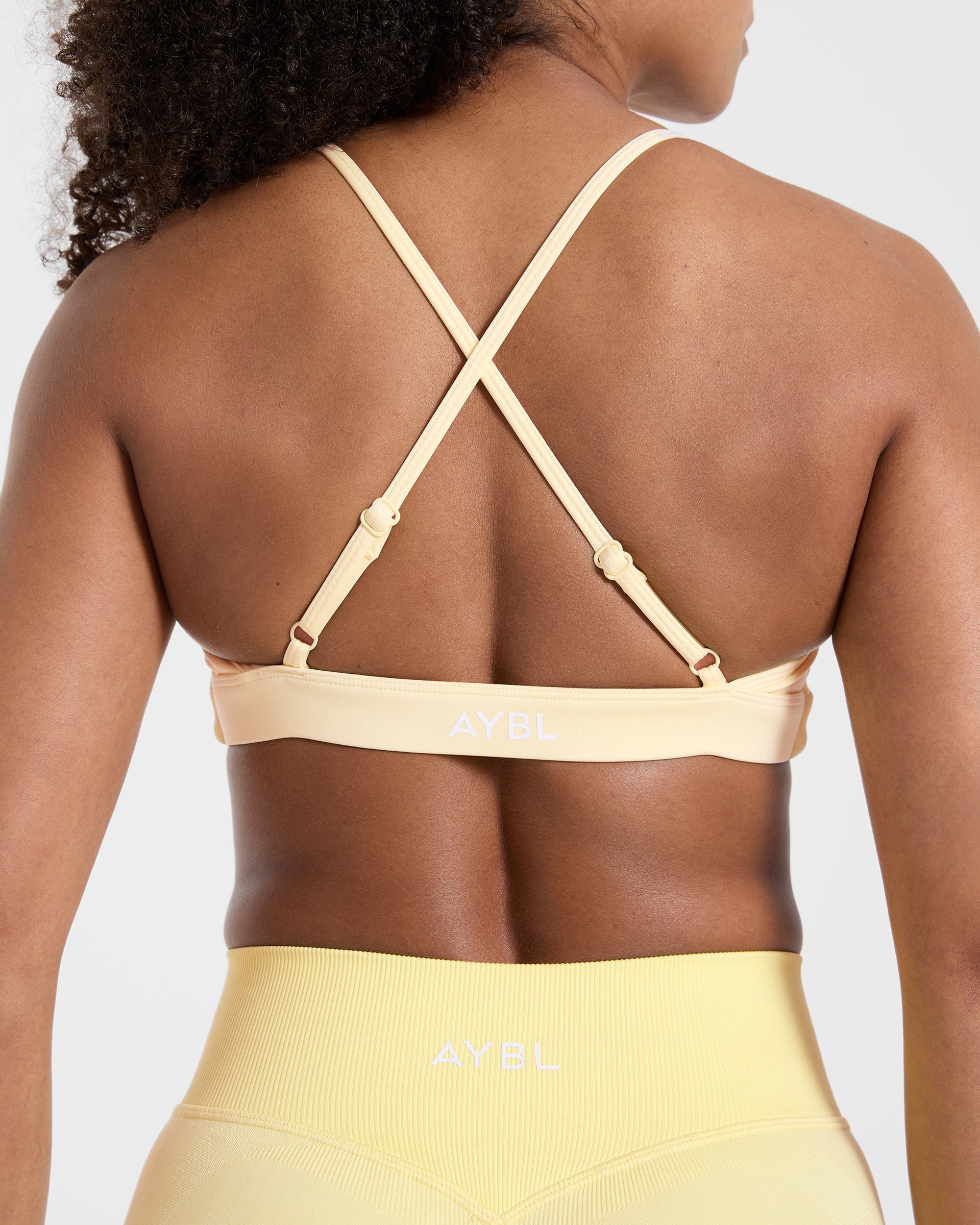 Essential Twist Crossback Sports Bra
