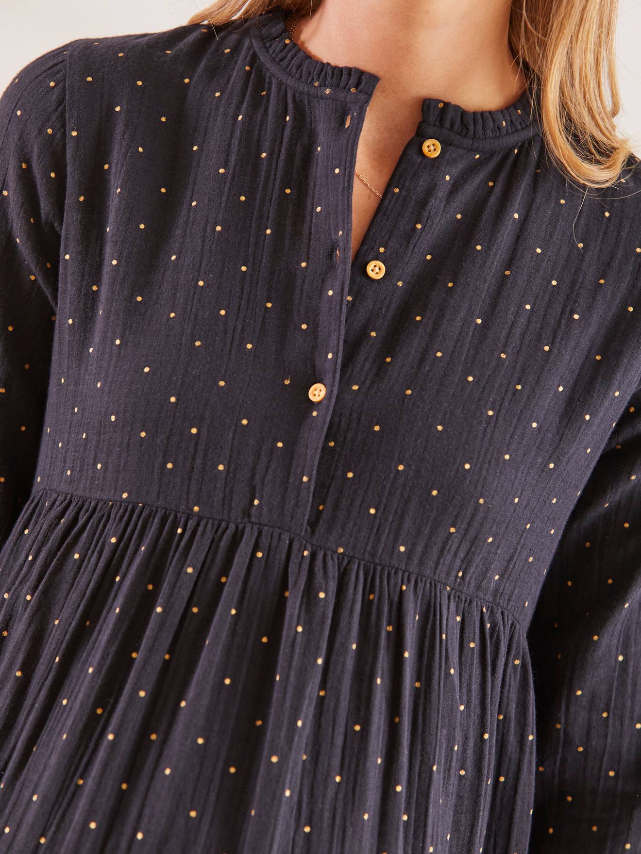 Vestido de maternidade e amamentação em chiffon de algodão estampado cinza escuro