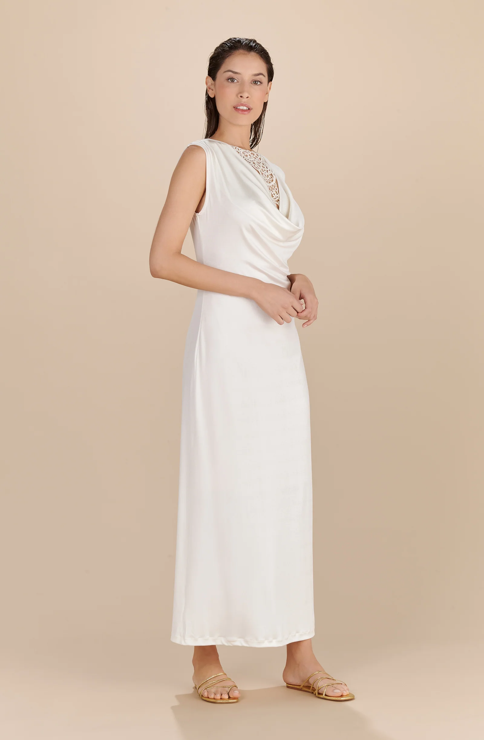 reanne Robe longue nacre à décolleté bénitier et guipure Nacre