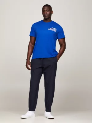 Camiseta com gola redonda e logo