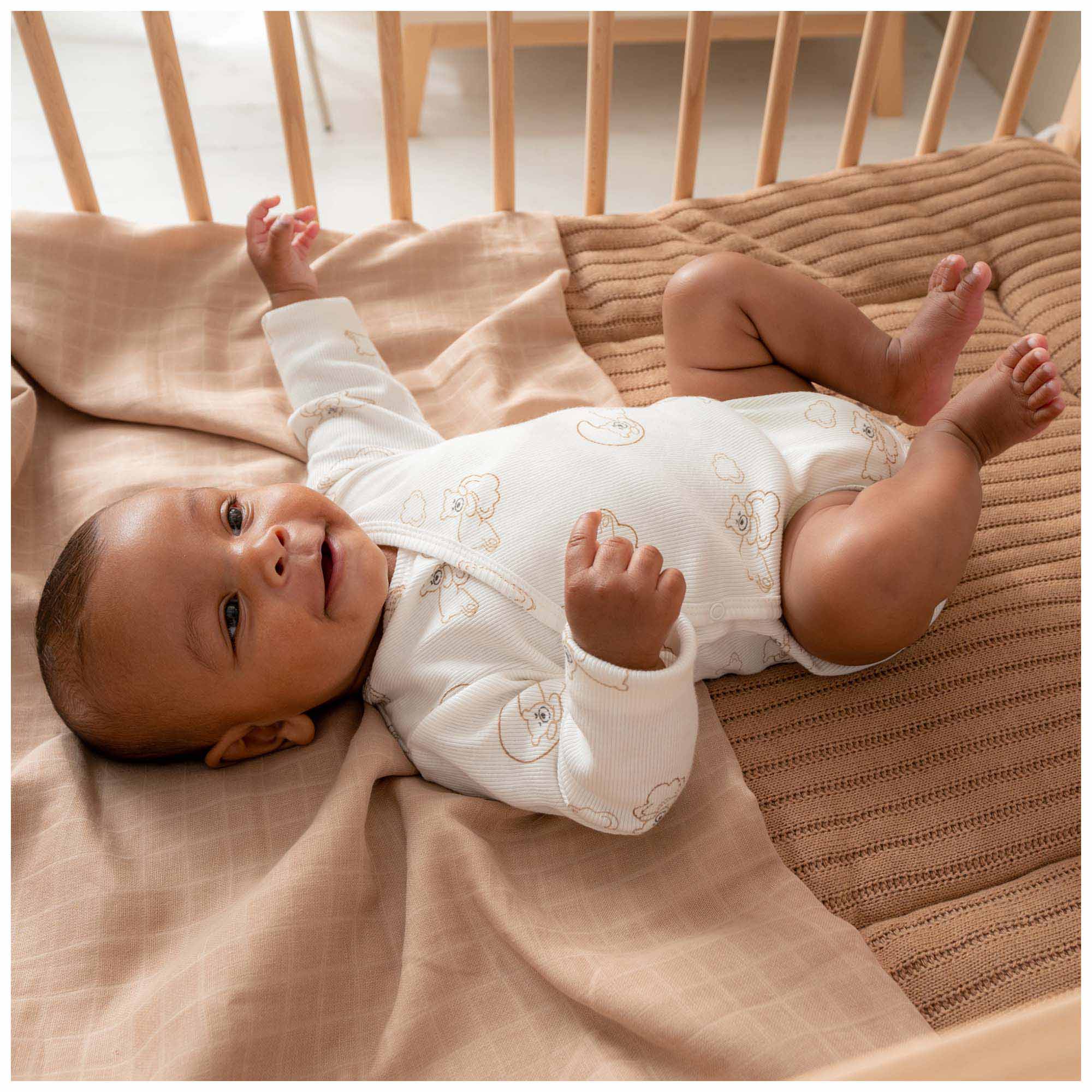 Prénatal overslagromper beren rib lange mouwen all over print wit