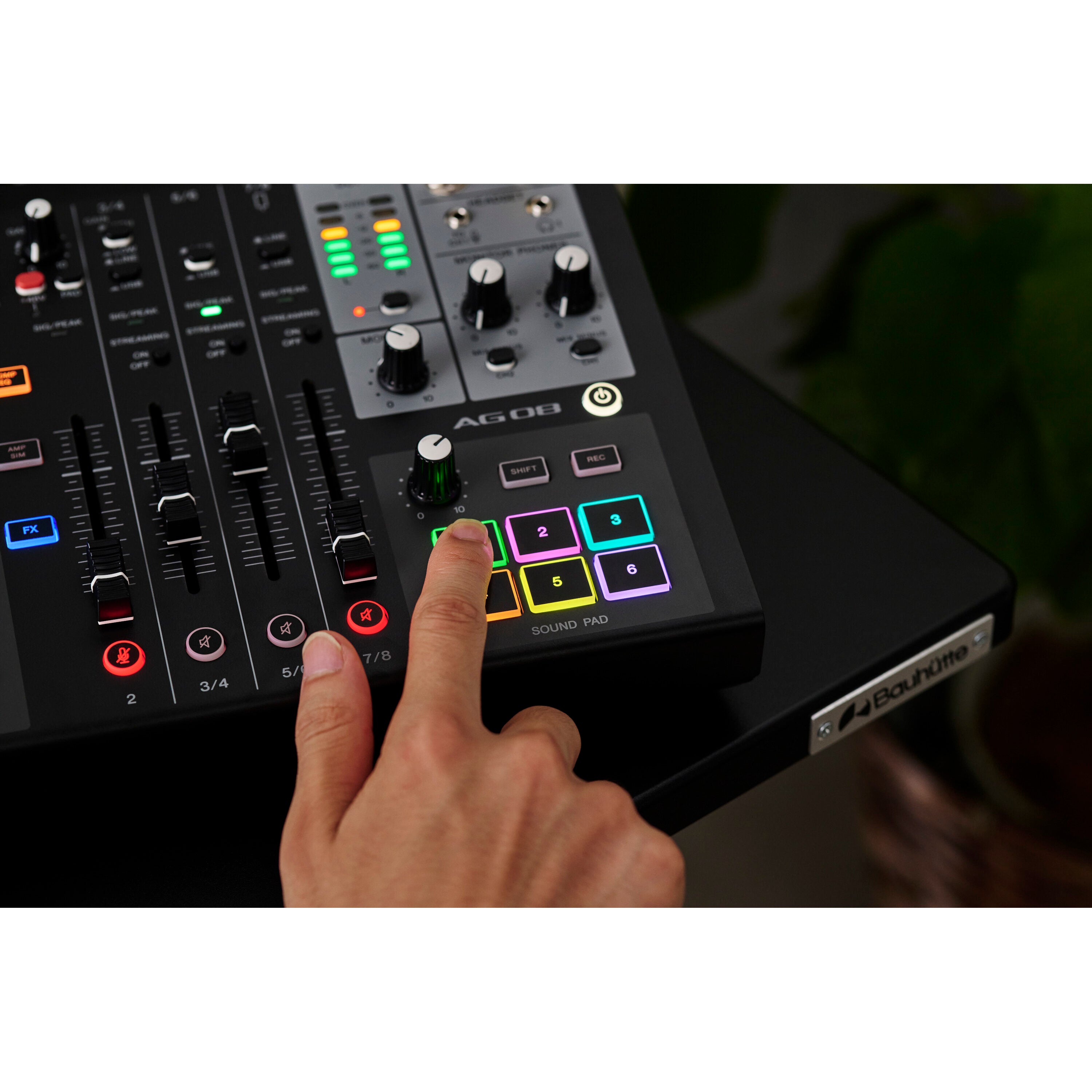 Yamaha AG08 Black live streaming mixer