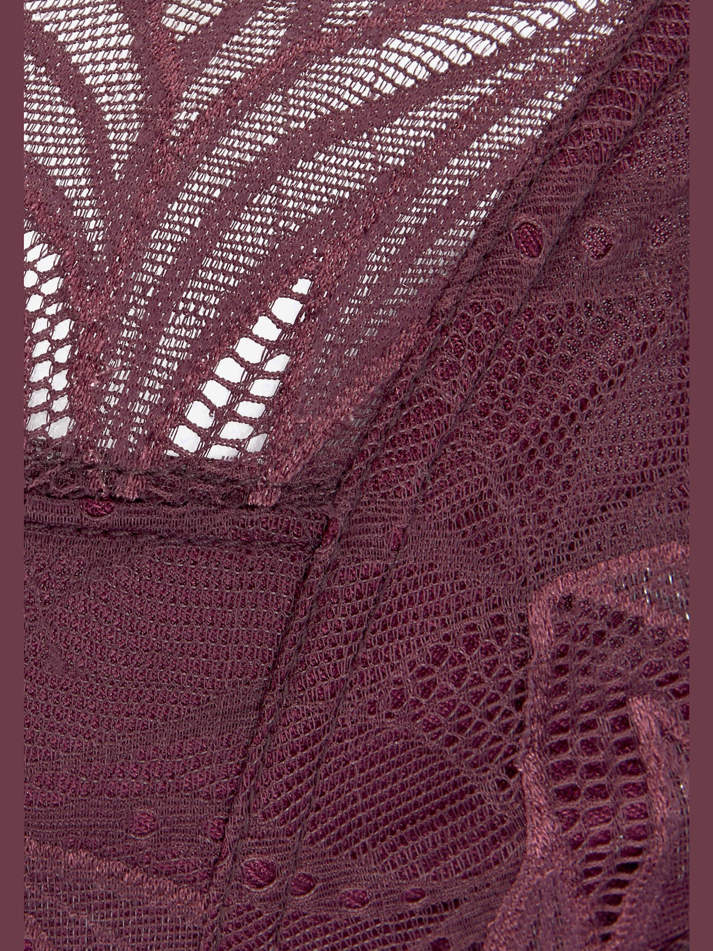 Soutien-gorge à armatures. bretelles fantaisie