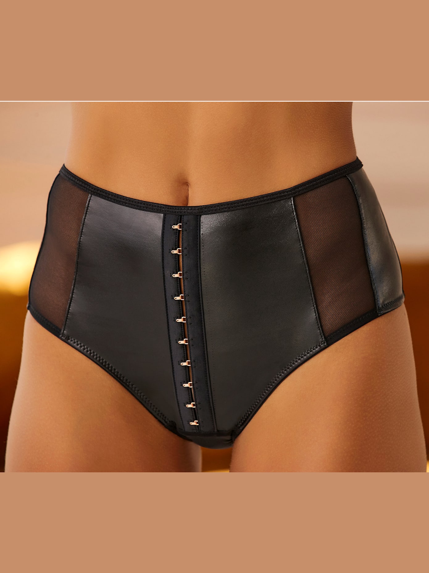 Panty taille haute avec crochets et œillets séduisants