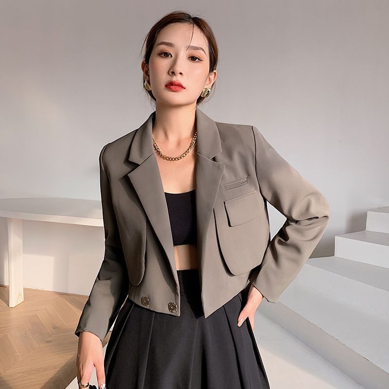 EFO - Cropped blazer met reverskraag en drukknopen
