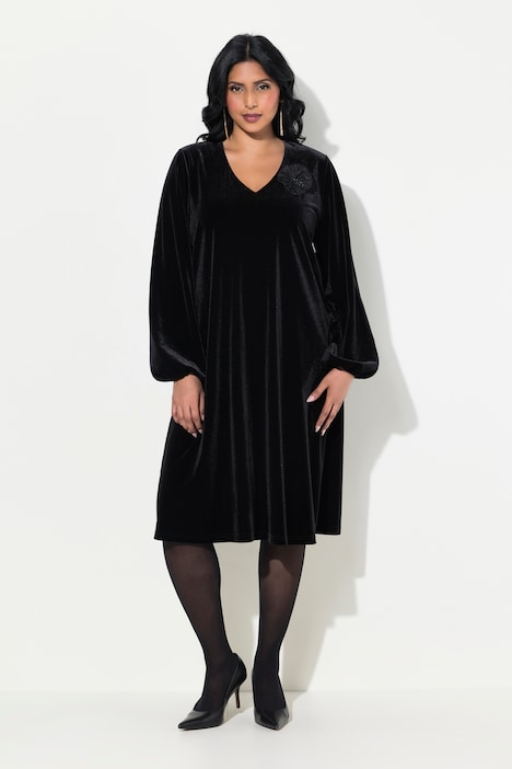 Samtkleid, Brosche, A-Linie, V-Ausschnitt, Langarm