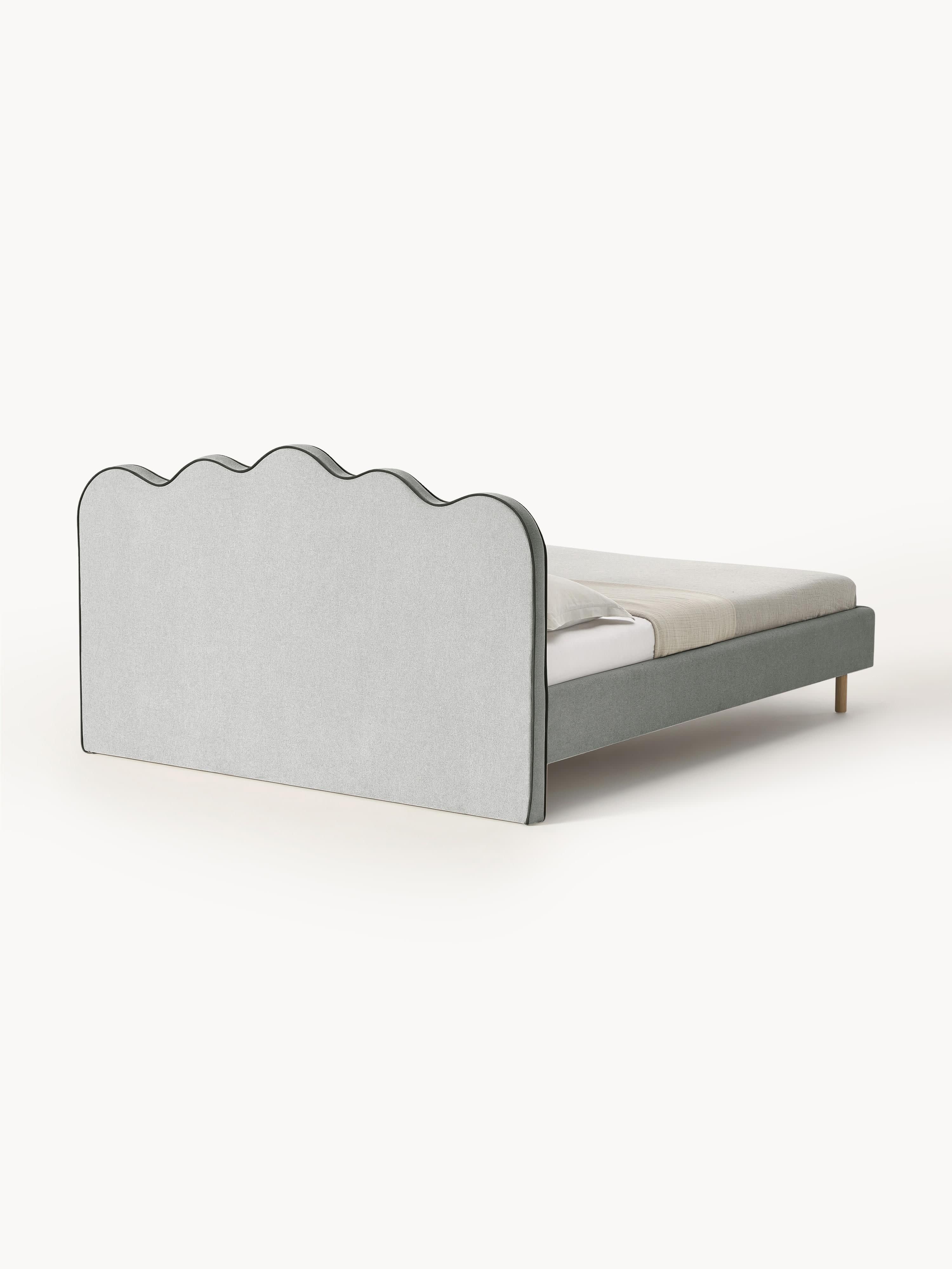 Gestoffeerd bed Romy met golvend hoofdeinde