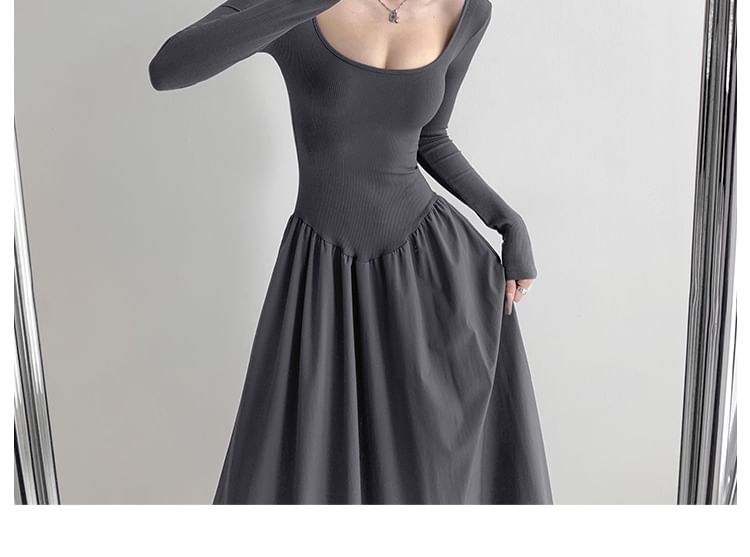 Shira - Tweekleurige maxi-A-lijnjurk met vierkante hals