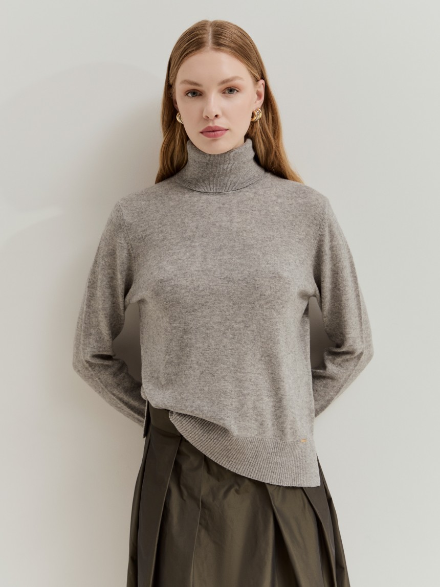 Camisola de gola alta em lã