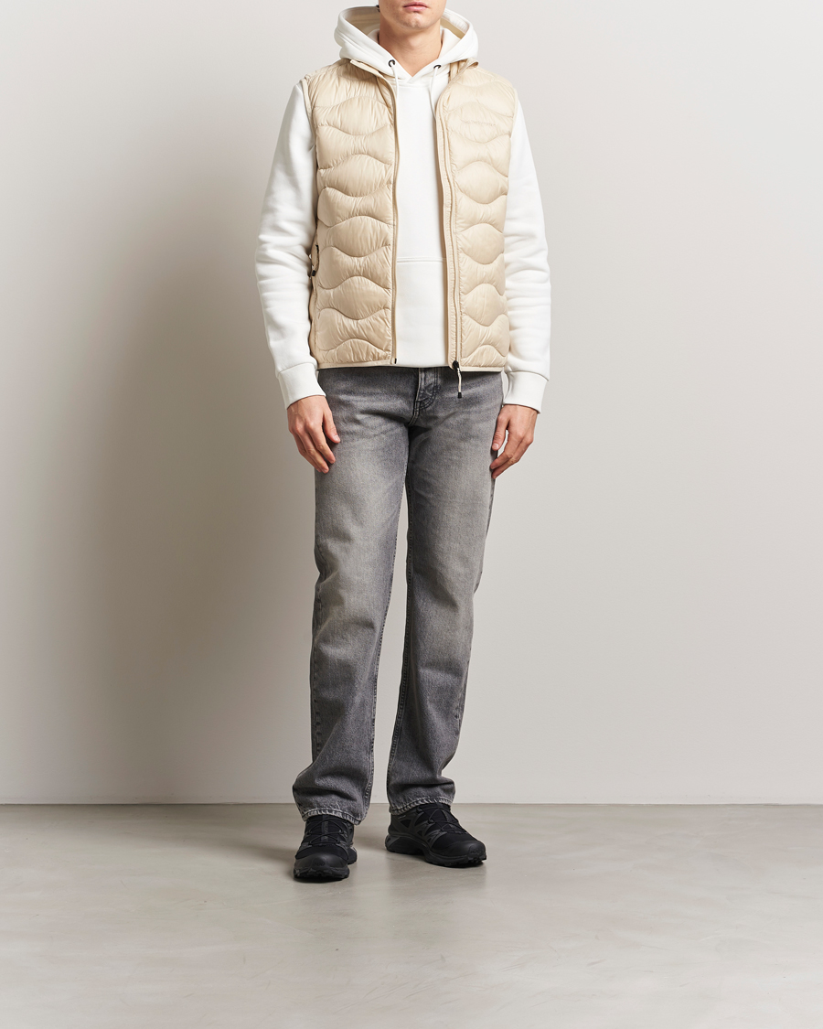 Peak Performance Helium Down Vest Sand Fog