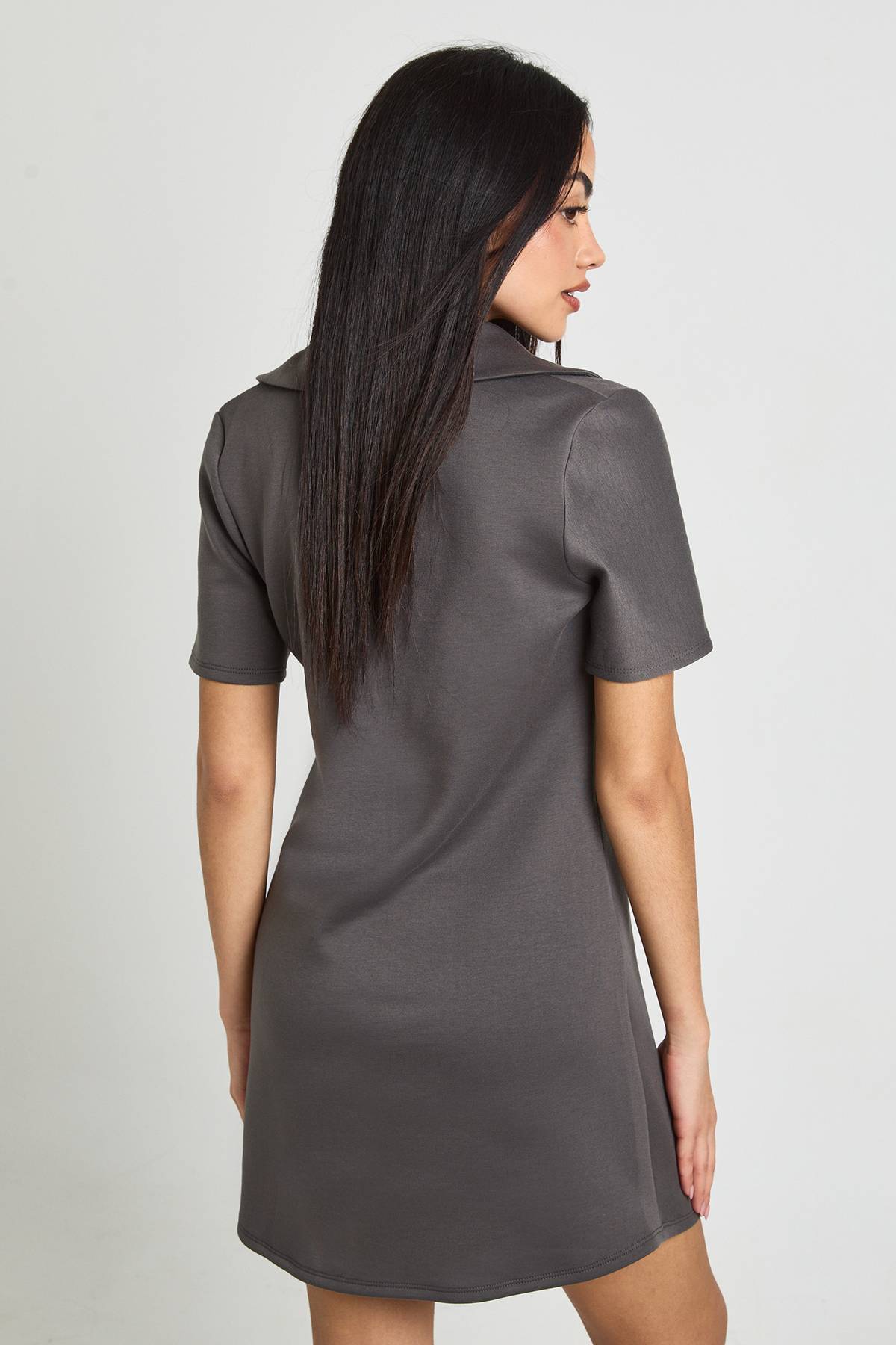 boohoo Robe Chemise À Manches Longues Et Col Ouvert