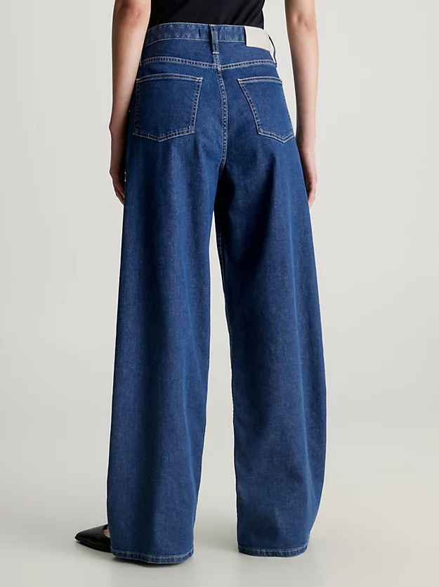 Calça jeans de cintura alta com pernas largas
