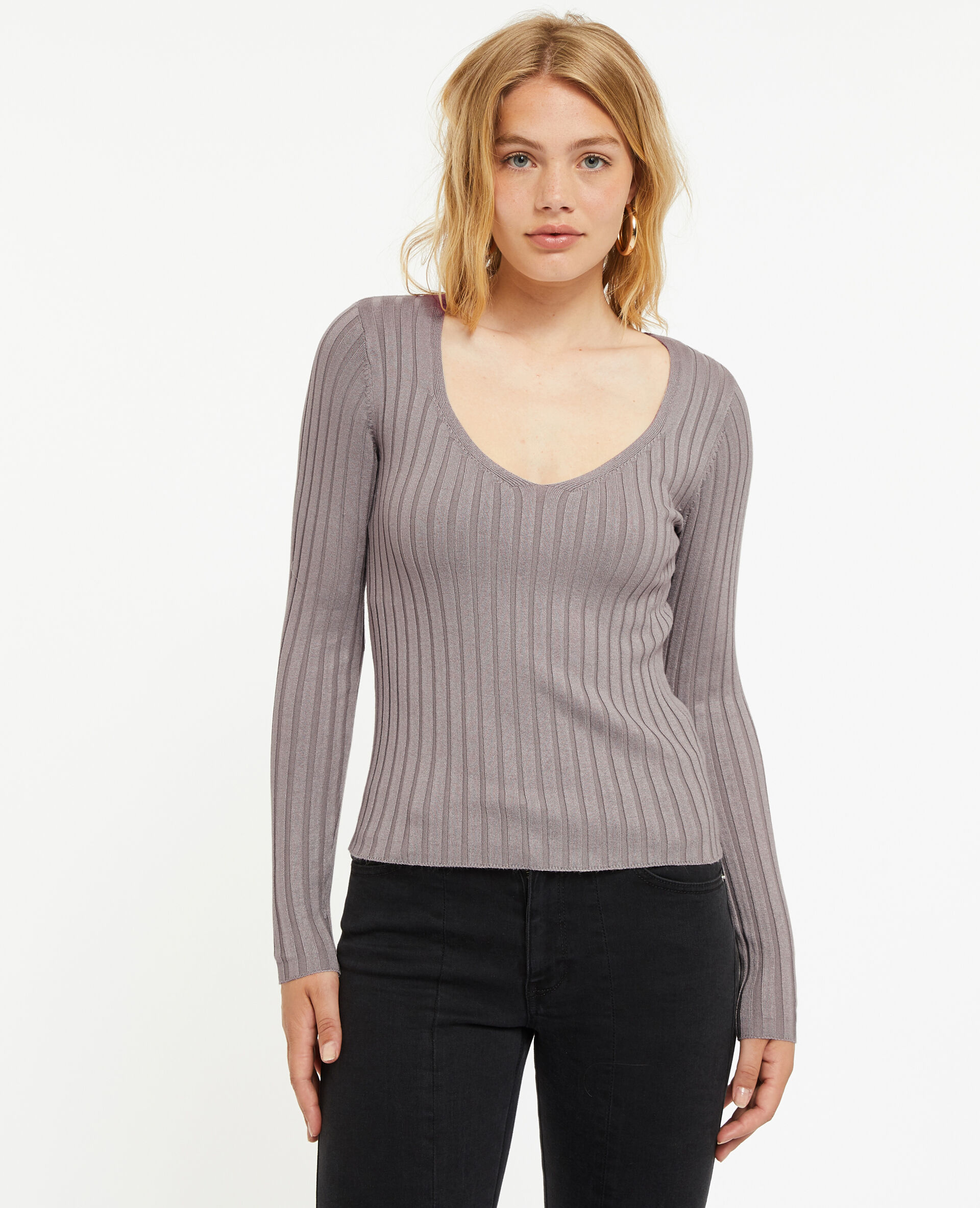 Pull col V en maille côtes plates - Gris