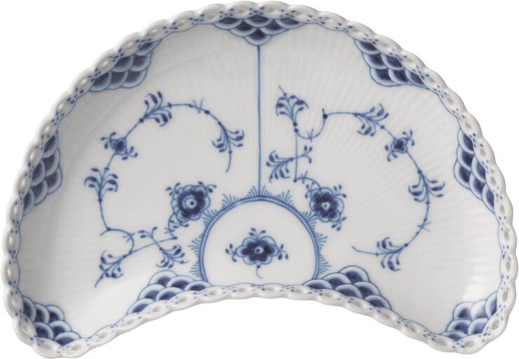 Royal Copenhagen Musselmalet Helblonde halvmåneformet asiet 21,5 cm Hvid