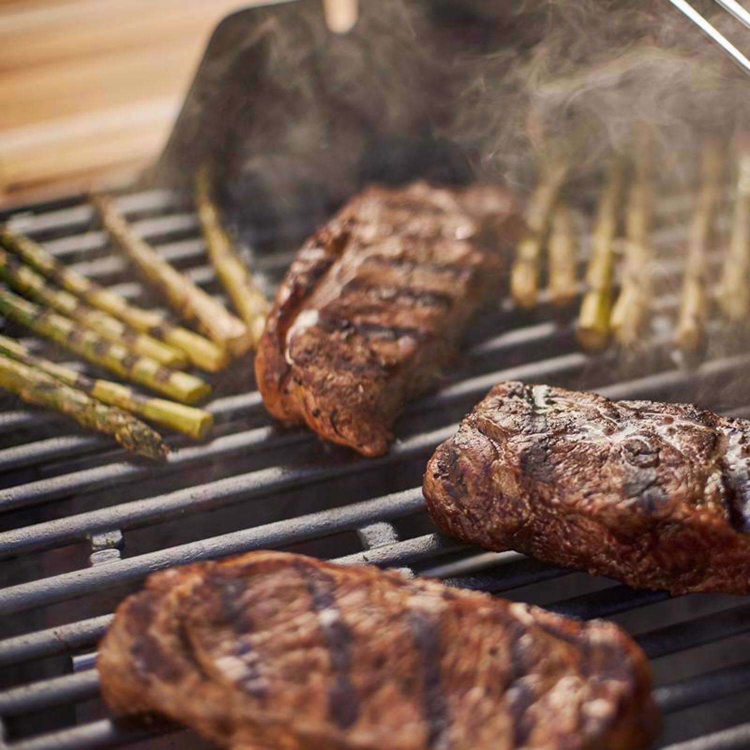 Churrasqueira a gás propano Weber Spirit SP-335 com 3 queimadores e aço inoxidável.