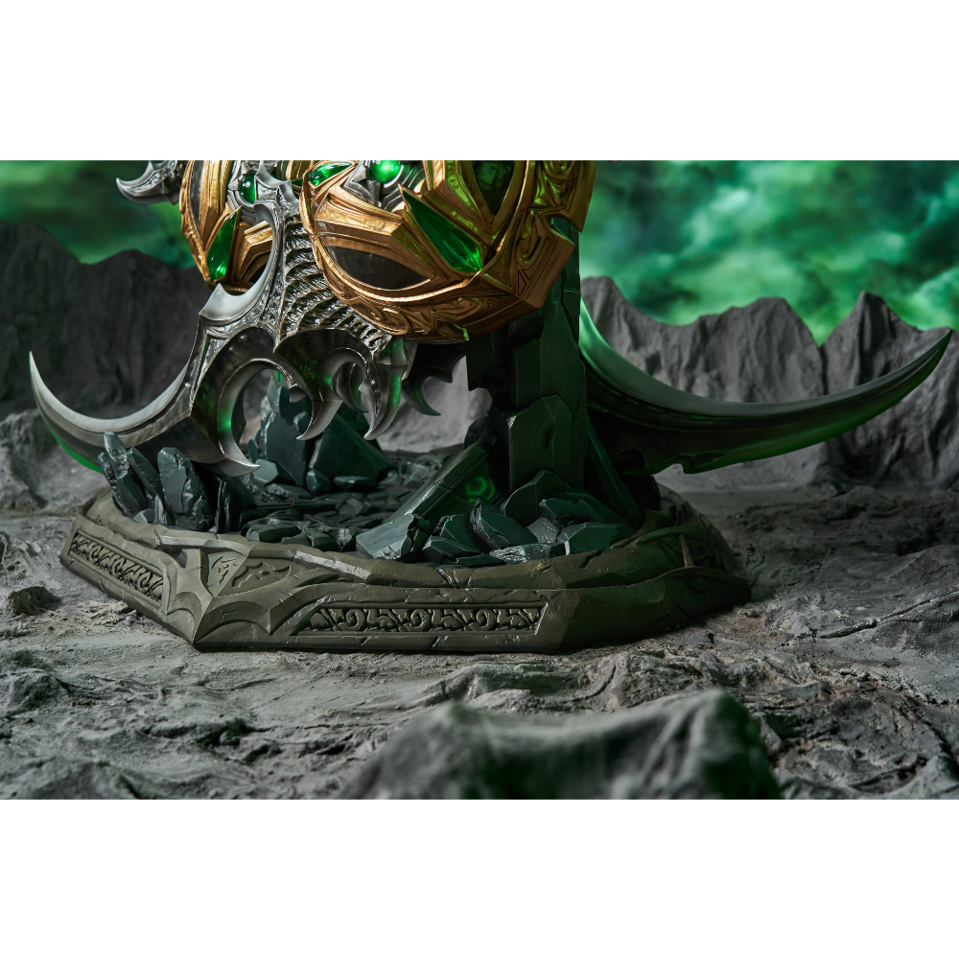 World of Warcraft- Warglaive of Azzinoth 2 units Replicas Scale 1/1 Bundle With Mount